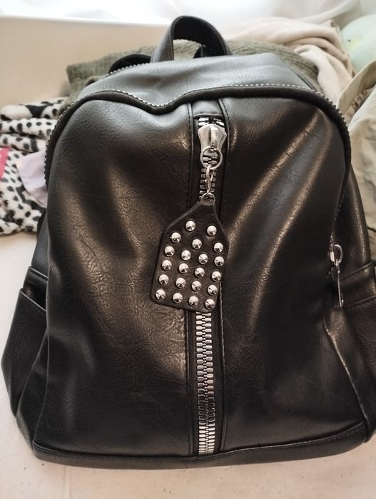 Черна Кожена раница