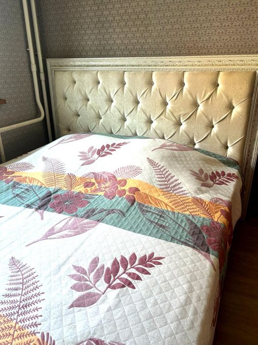 Продам двухспальную кровать.