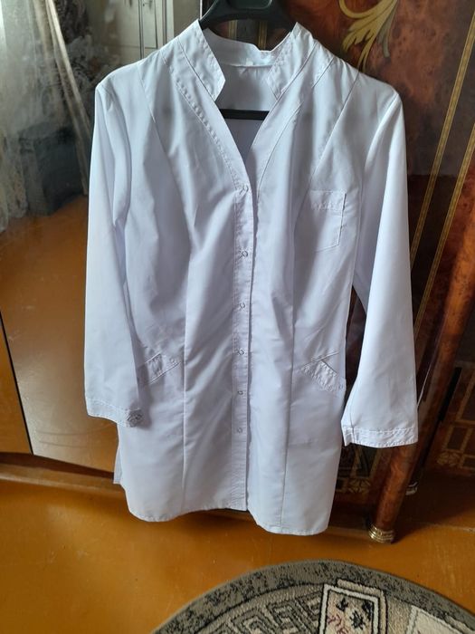 продам медицинский халат с калпаком
