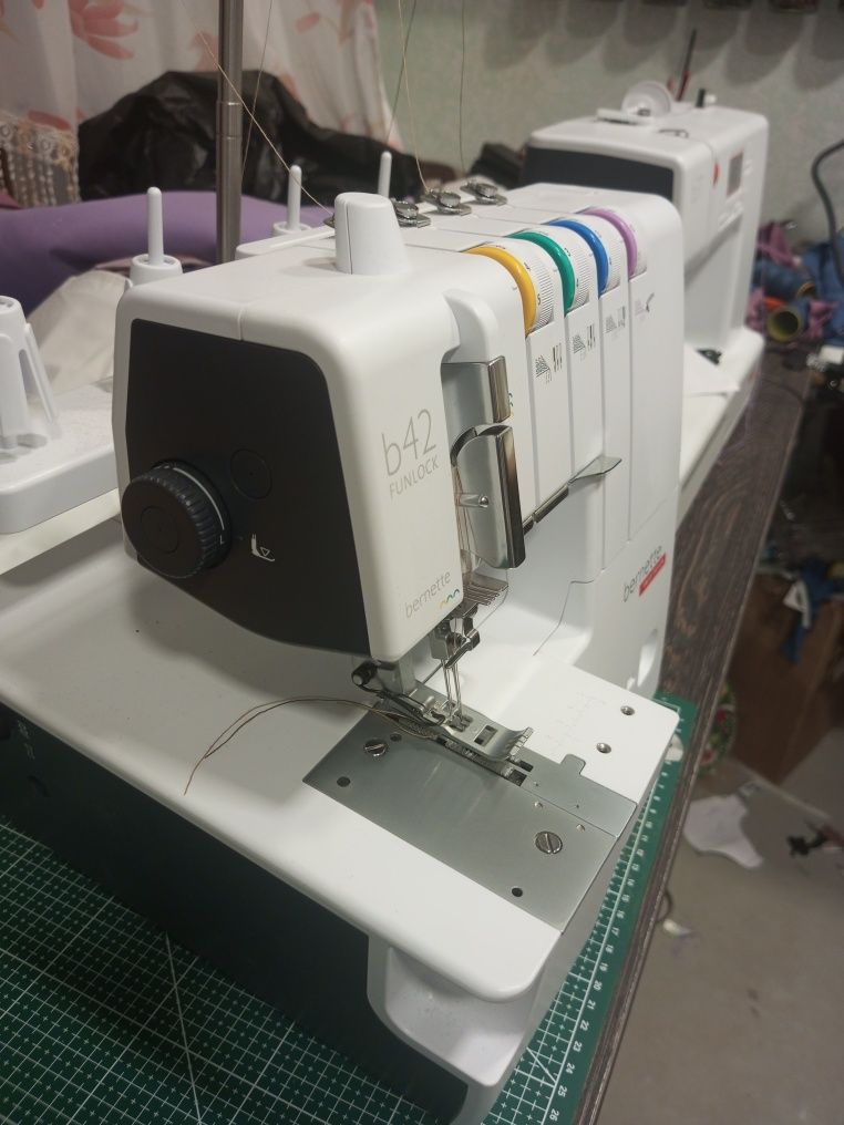 продается швейная машинка расспошивалка Bernette b42 funlock