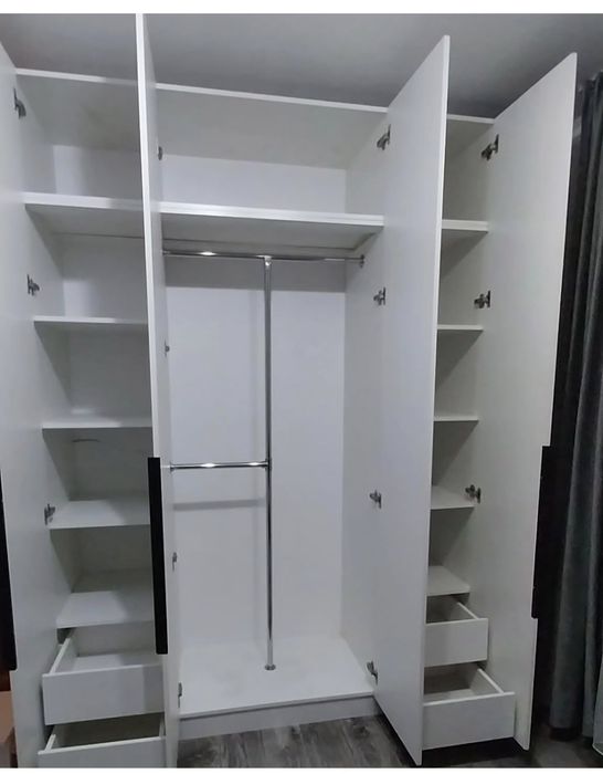 Продам распашной шкаф