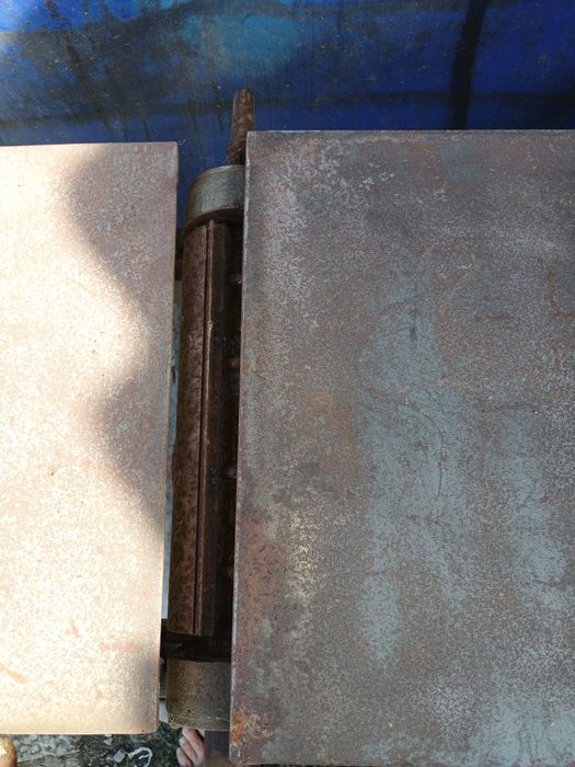 Abric cu trei cutite