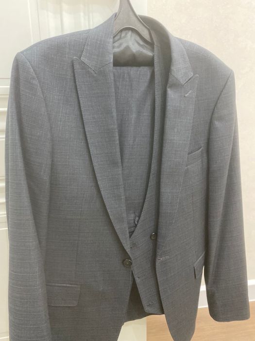 Мужские костюмы по низкой цене