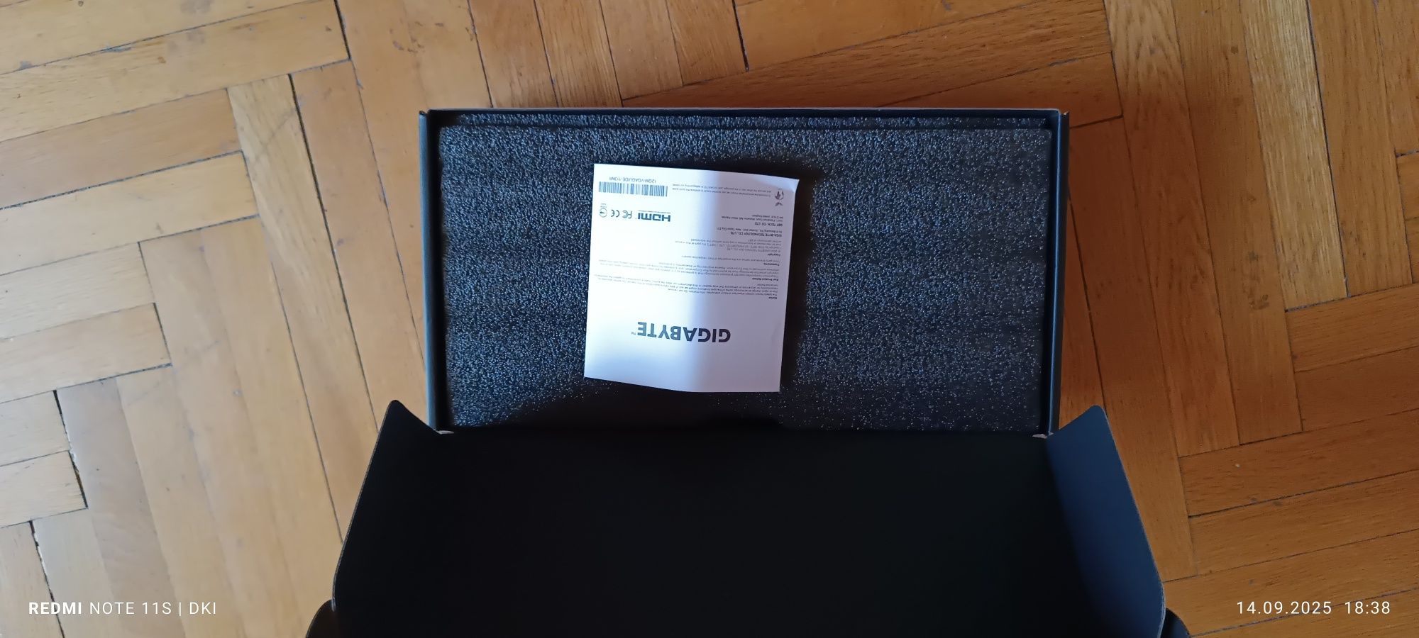 Продавам GIGABYTE 4060 8GB