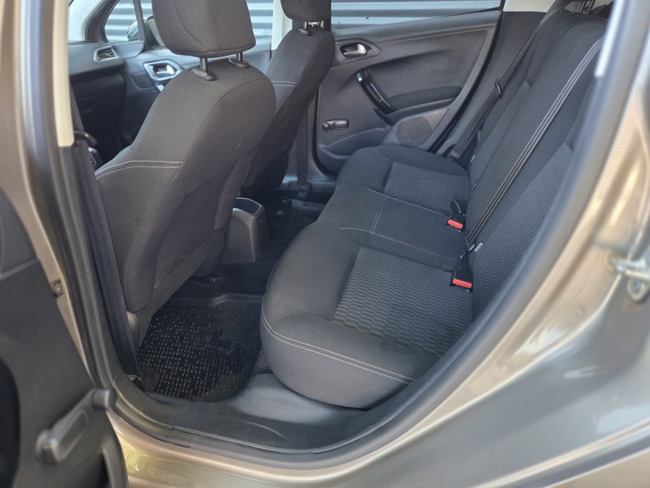 Peugeot Style 208 1.2i PureTech 82 cp an 2015
