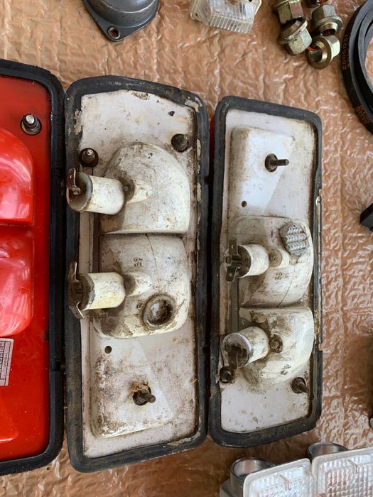 Vand lampi spate Dacia 1300/ sh/orice piesa