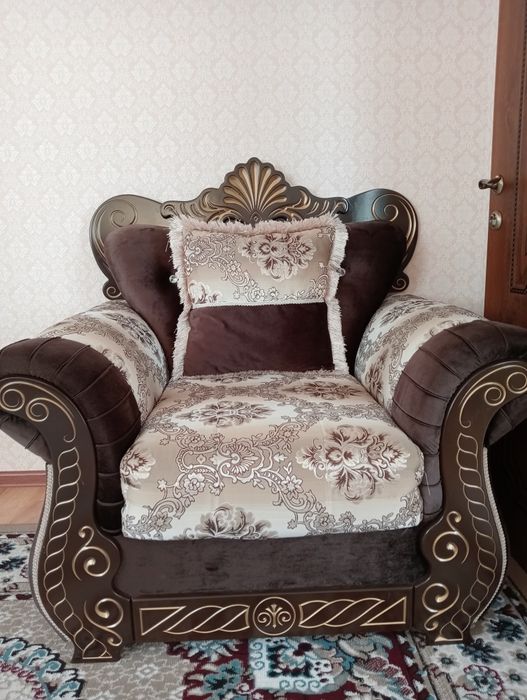 Диван и два кресла