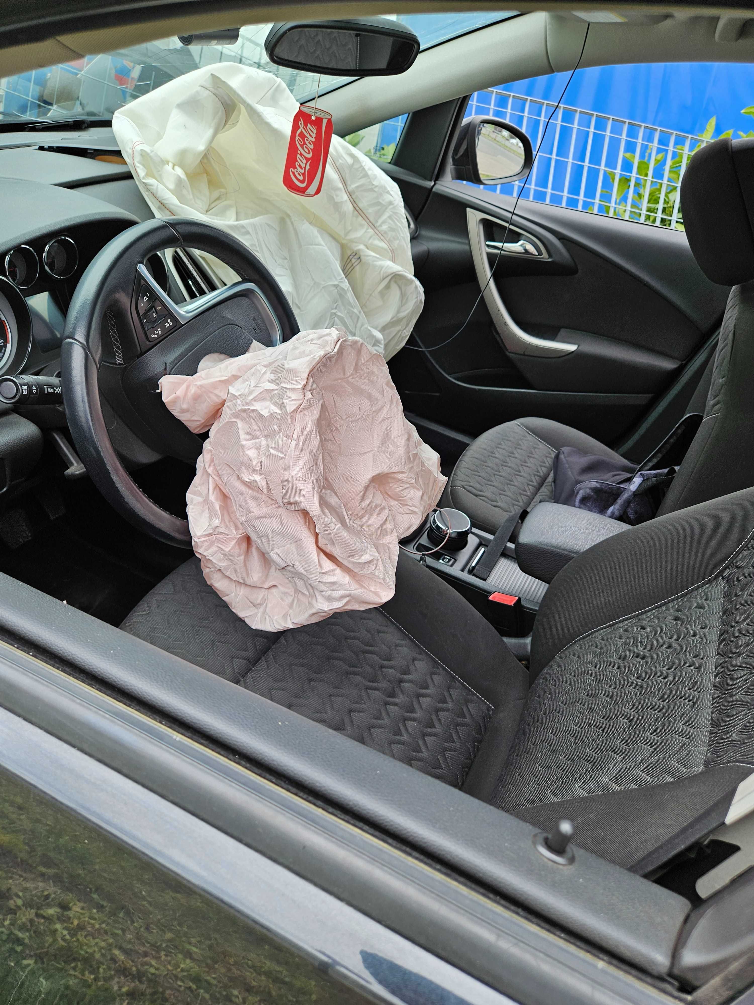Opel Astra J facelift Avariat