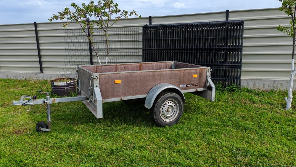 Remorcă / Remorci cu Prelată 2500 kg, 750 kg Germnaia