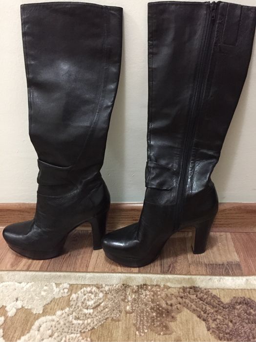 Стильные и изящные сапоги из телячей кожи.