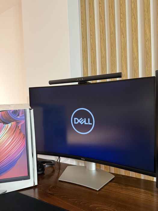 Vand monitor Dell UHD 32/31.5 inch HDR