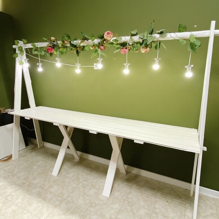 Декоративный стеллаж из дерево