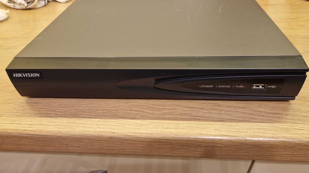 kit NVR 16 canale + Camera IP Hikvision + HDD 6GB + Switch