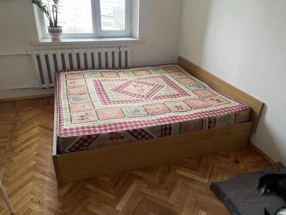 Кровать и матрас (Бесплатно)