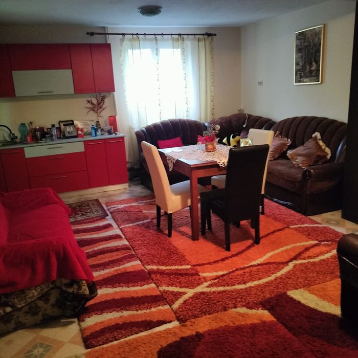 Vând casă,teren intravilan 1400 mp,toate utilitatile