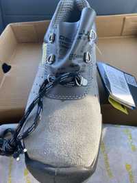 Pantofi protectie cu bombeu metalic