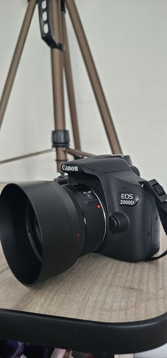 Vând apart foto video Canon 2000d