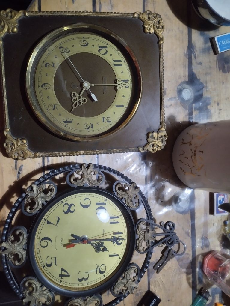 2 Часов настенных янтарь СССР