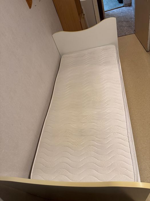 Легло с матрак и рамка