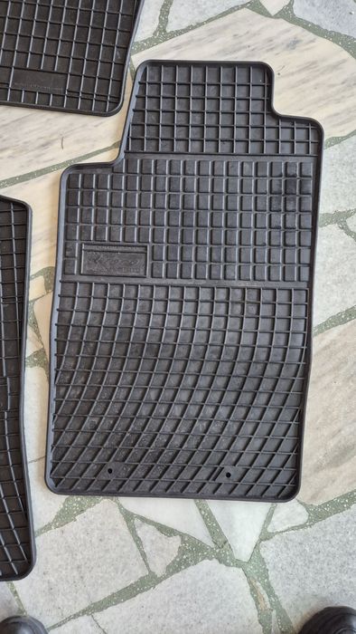 Комплект гумени и мокетени стелки от Peugeot 206/Пежо 206