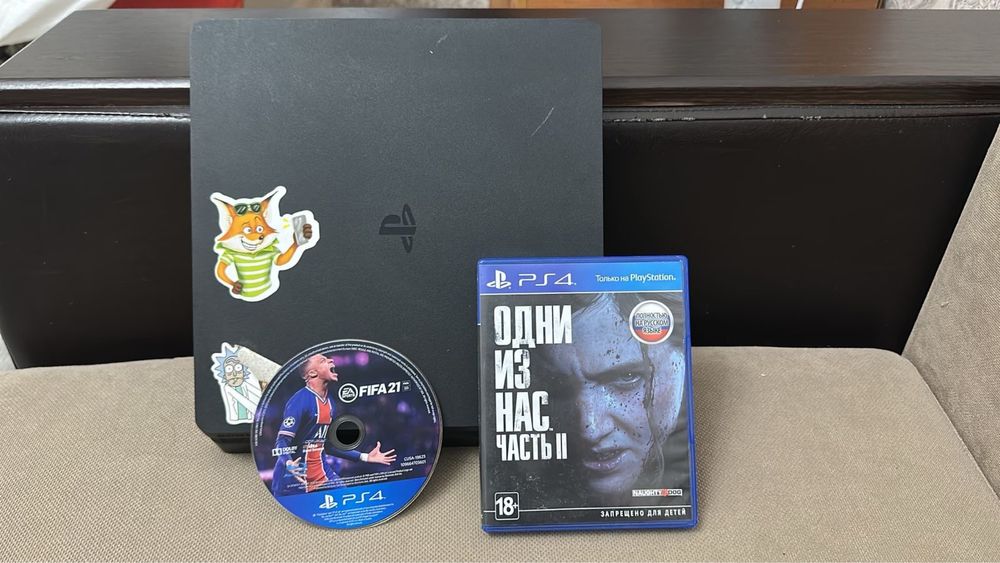 Продам пс4 срочно бу моя