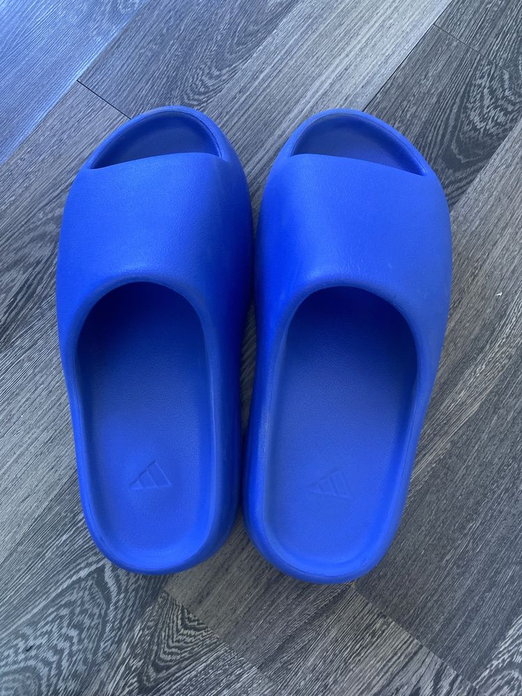 yeezy slides azure САМО ЛИЧНО ПРЕДАВАНЕ