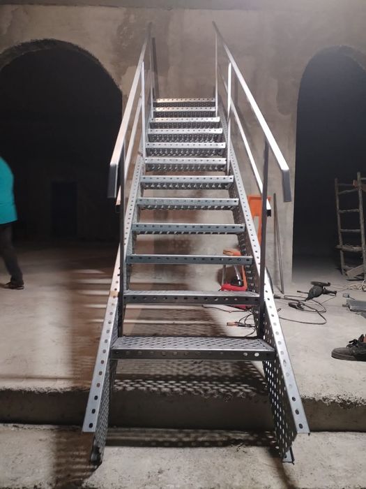 Scări metalice galvanizate la orice demisiune asiguram transport ori u