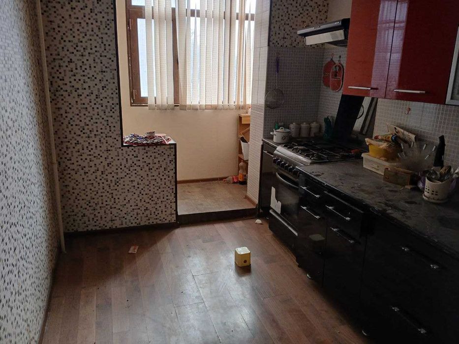 Срочно продается 4х ком кв на 2 этаже, по адресу Бам