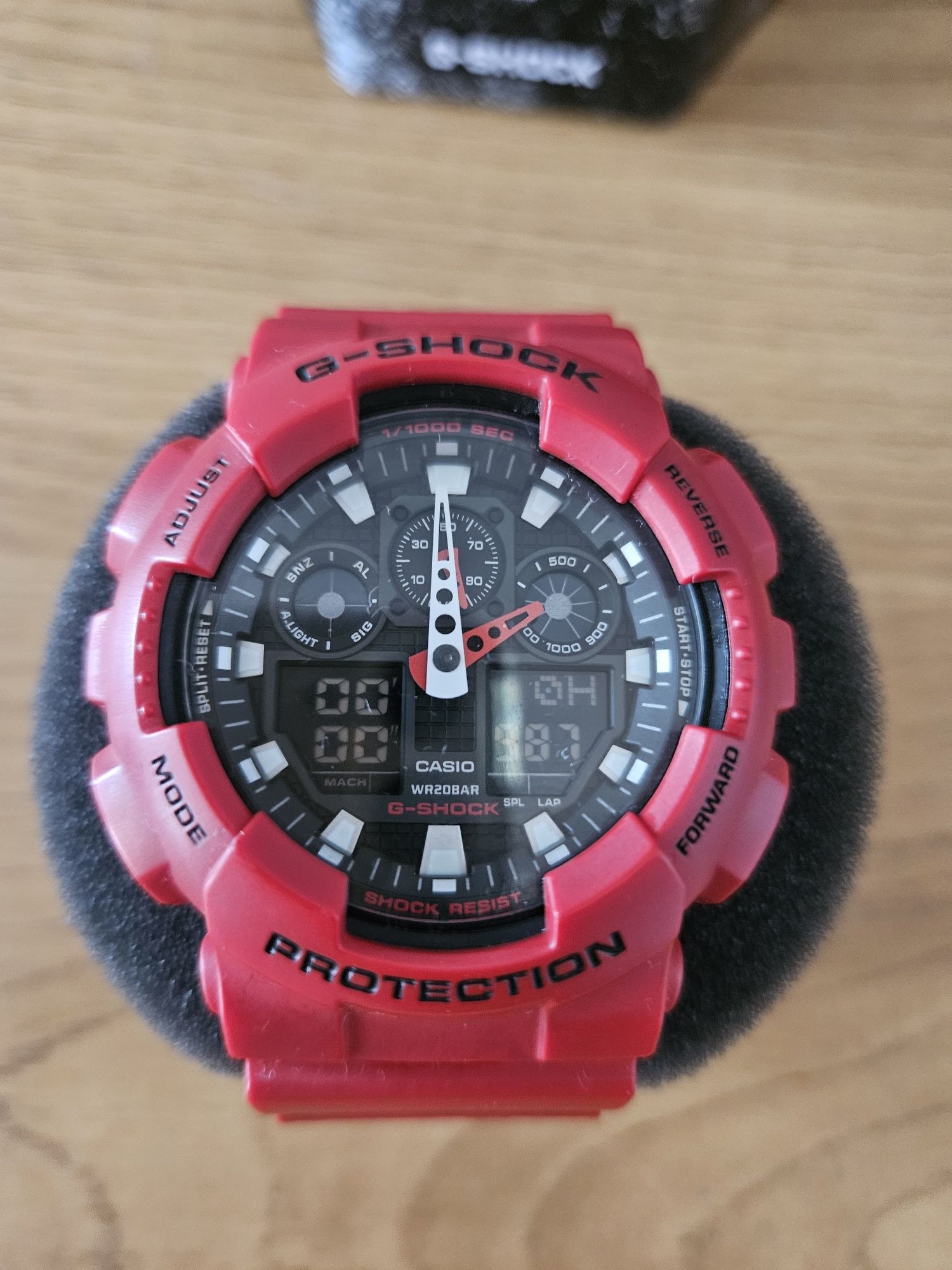 G-shock червен,в отлично състояние