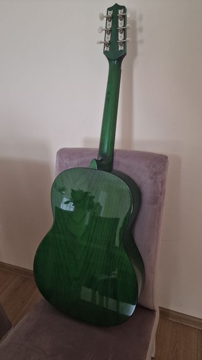 Vand chitara acustică