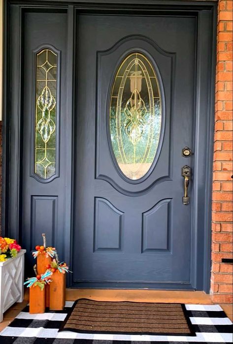 Uși de intrare din lemn premium, forme și culori personalizate