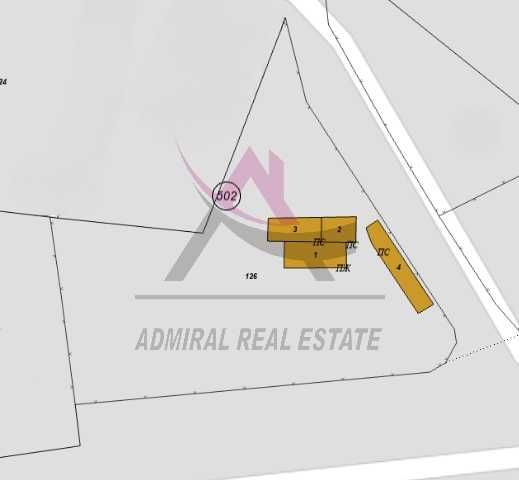 Къща с двор -село Голица