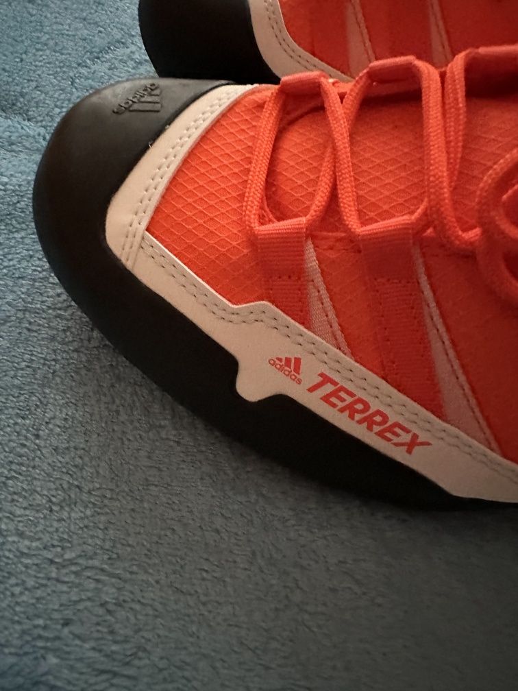 Продавам мъжки Маратонки ADIDAS