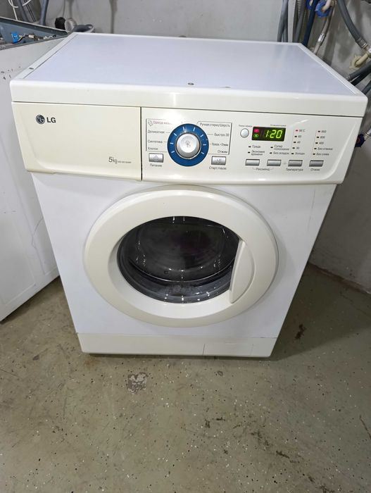 б/у стиральная машина LG 5кг машинка в хорошем состоянии