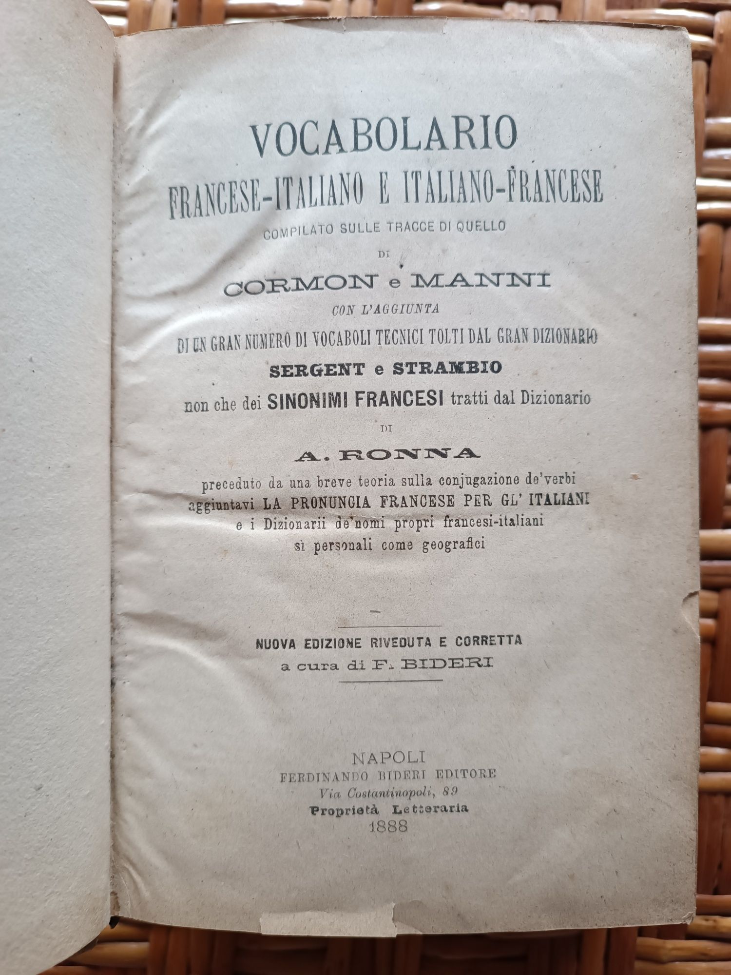 Книга издадена 1888 година речник Френски Италиански