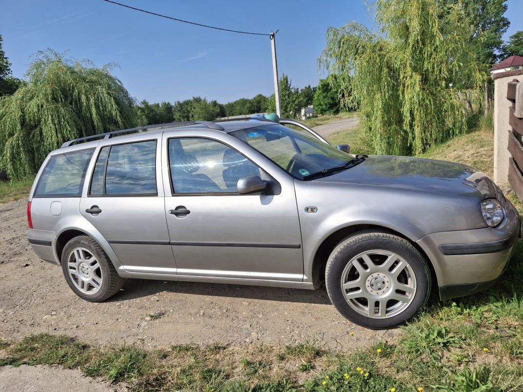 Volkswagen Golf gri