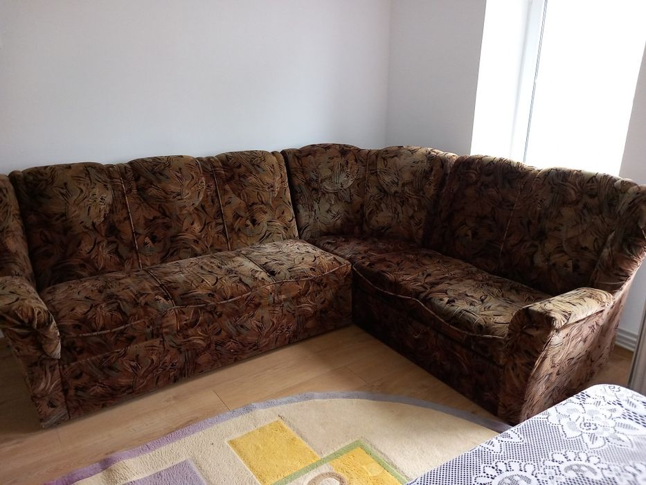 Coltar extensibil pentru living