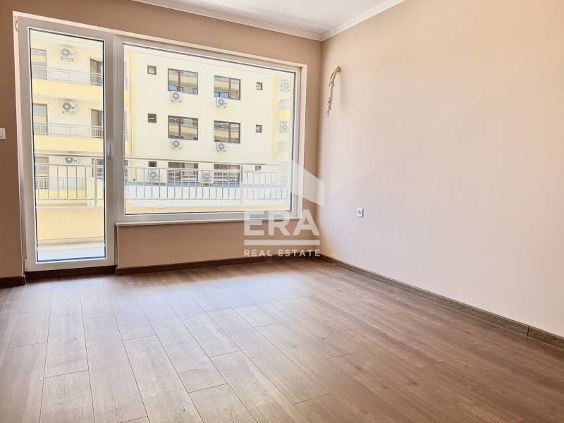 Просторен тристаен апартамент, завършен до ключ, в нова сграда с акт 1