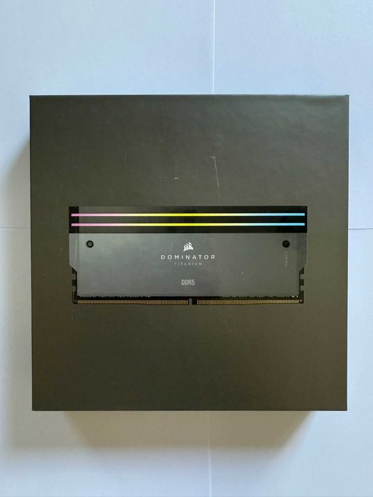 Corsair Dominator TITANIUM RGB 32GB (2x16GB) DDR5 6000MHz  ! SIGILATI