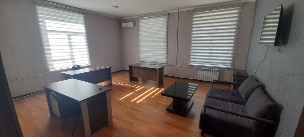 По ул.Бабура Офис 36м с Мебелью