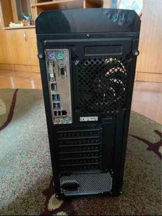 Vând unitate de gaming