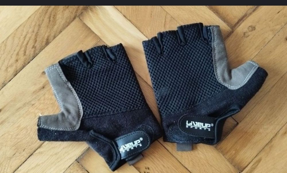 De vânzare o pereche de 
Starea produsului este noua, conform fotograf