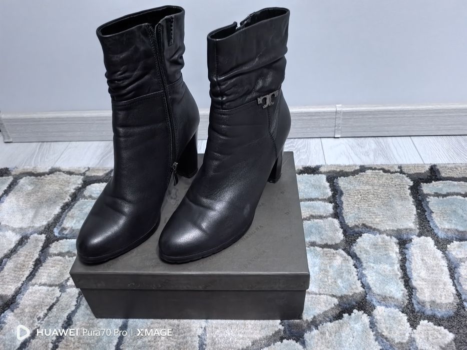 Сапоги женские в отличном состоянии! Кожа!