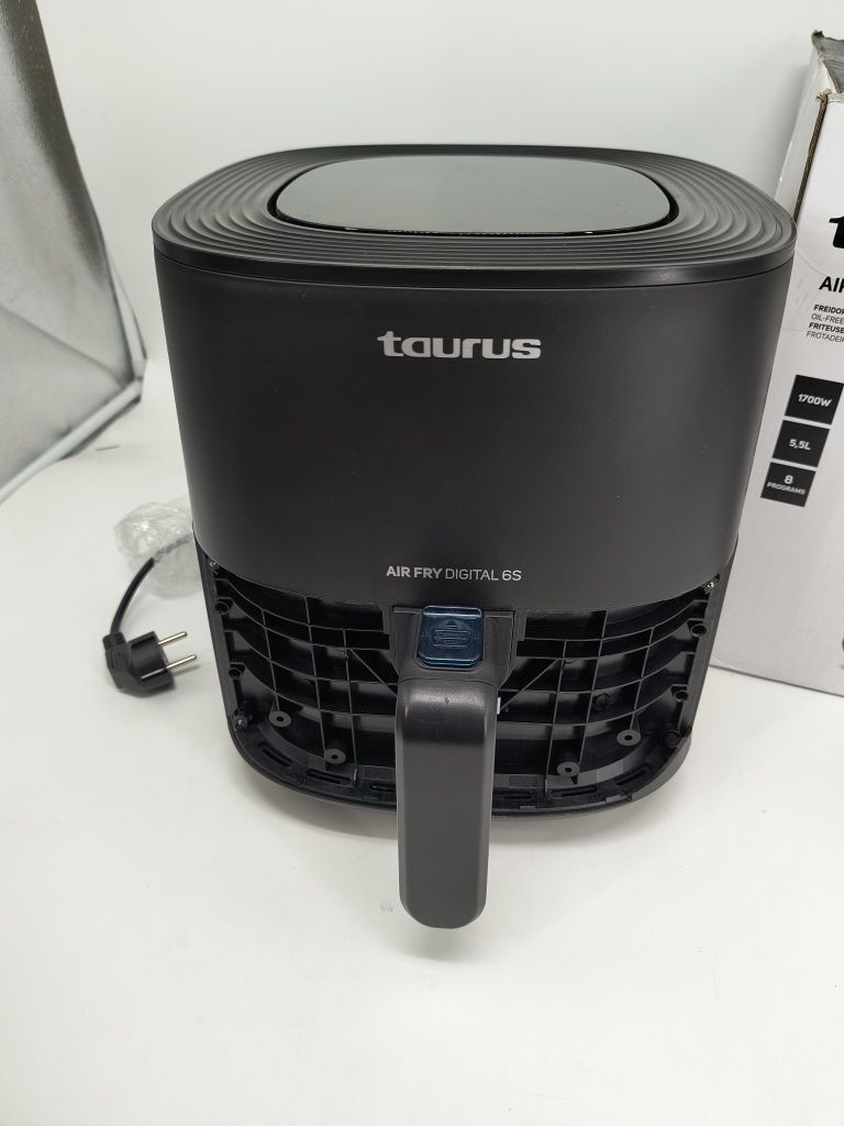 Чисто нов AIRFRYER TAURUS 6S с транспортен дефект
