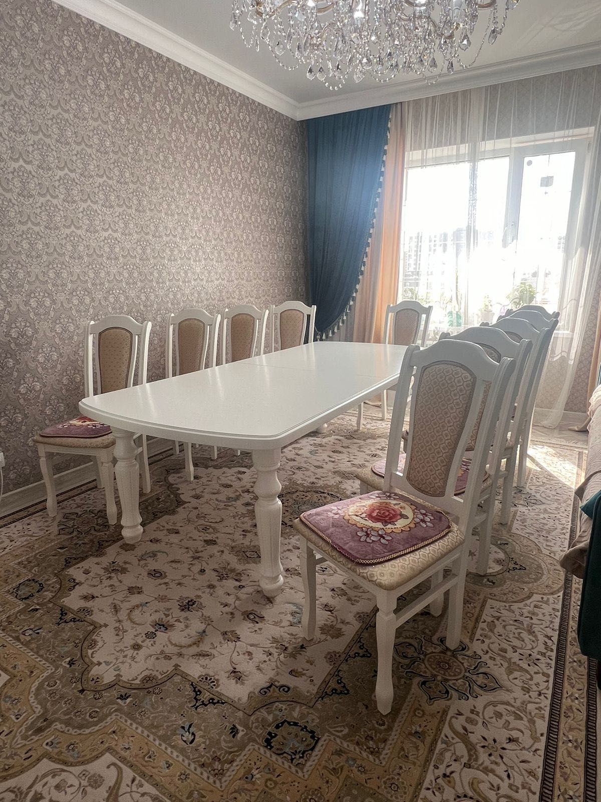 Стол со стульями