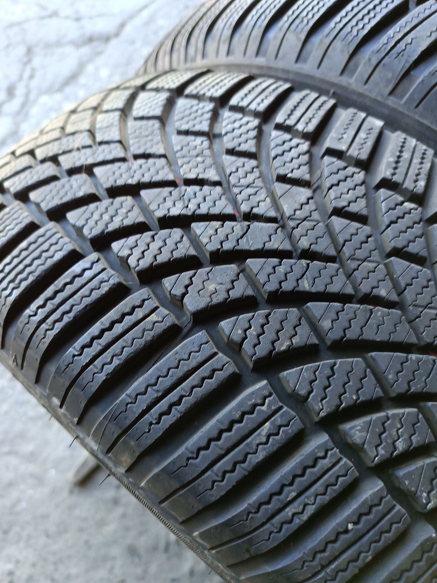 Зимни гуми -2022г.-16цола-215/55-1бр.-110лв."BRIDGESTONE"