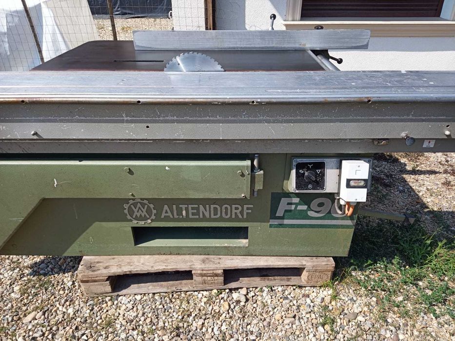Utilaje tamplarie circular cu incizor cu masa mobila ALTENDORF F45