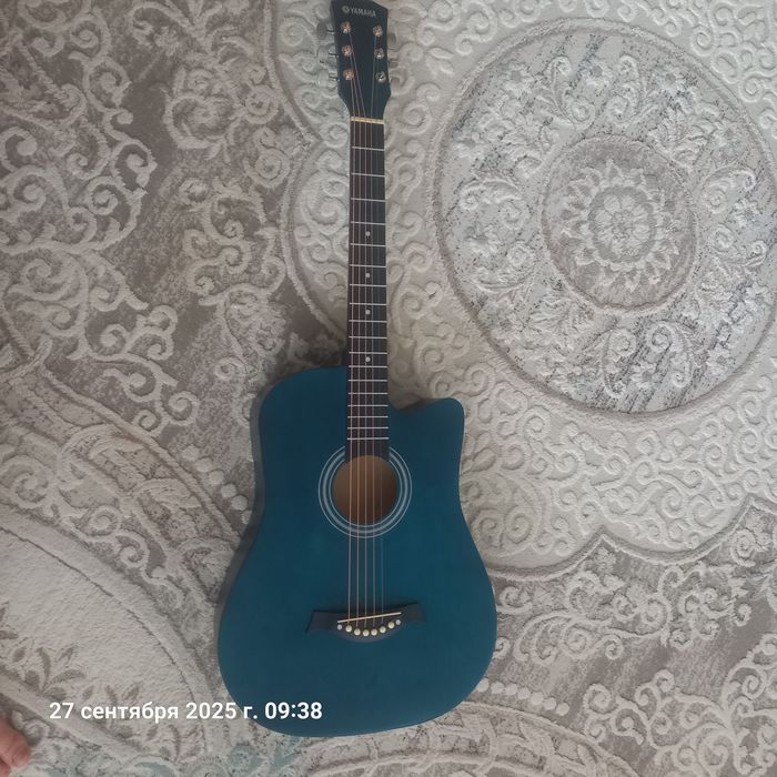 Продам гитару YAMAHA