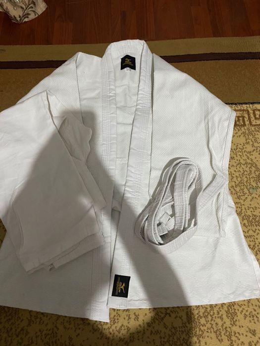 Белый кимано, почти новый