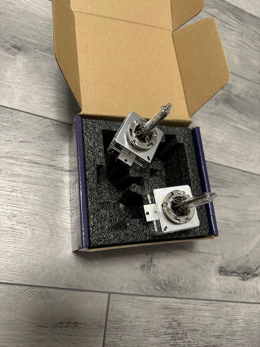 Vând becuri d1s xenon philips